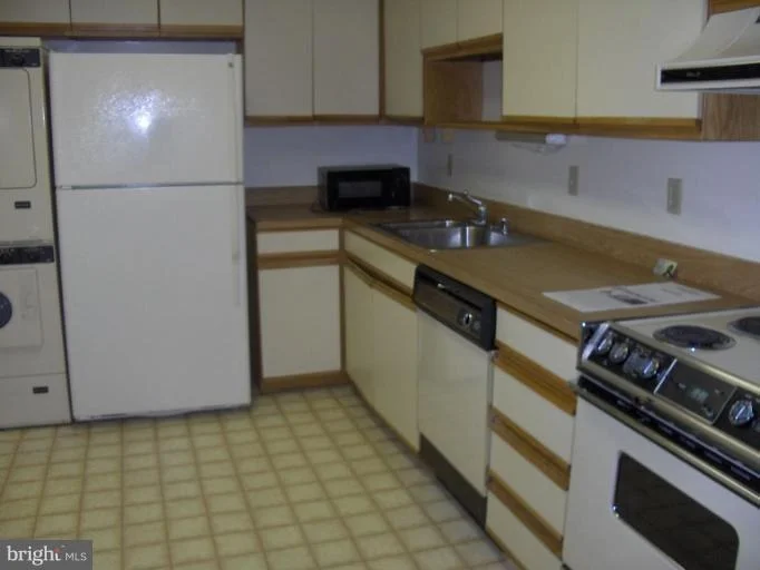 Photo of Unit 102 at 15100 INTERLACHEN DRIVE