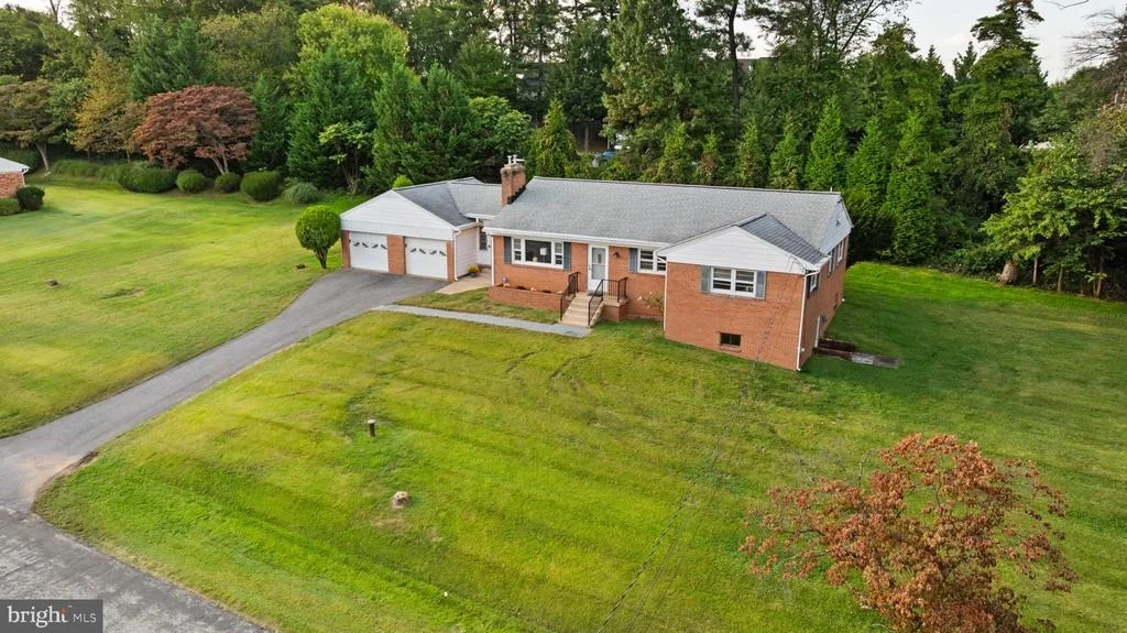 Photo of 11809 COLLINS DRIVE