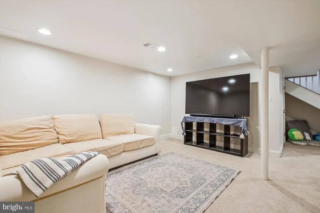 Photo of 2709 EMMET ROAD