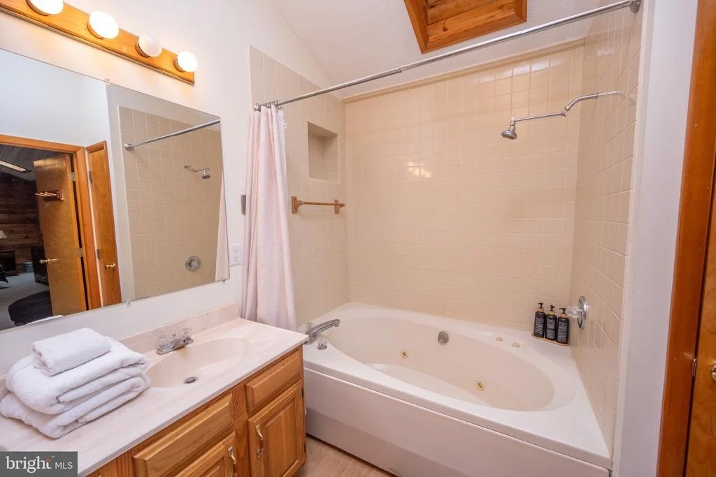 Photo of 526 GLEANINGS DRIVE