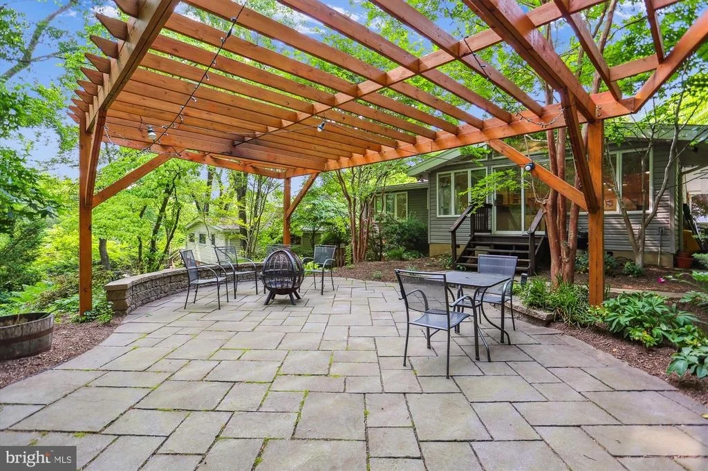 Photo of 222 HILLSBORO DRIVE
