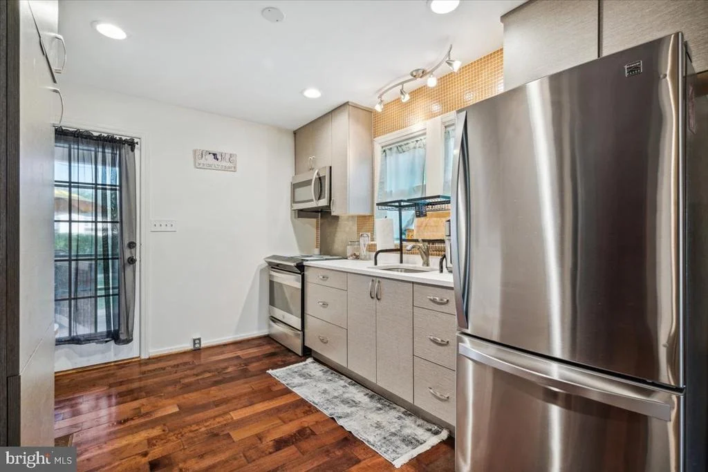 Photo of 604 LEE PLACE
