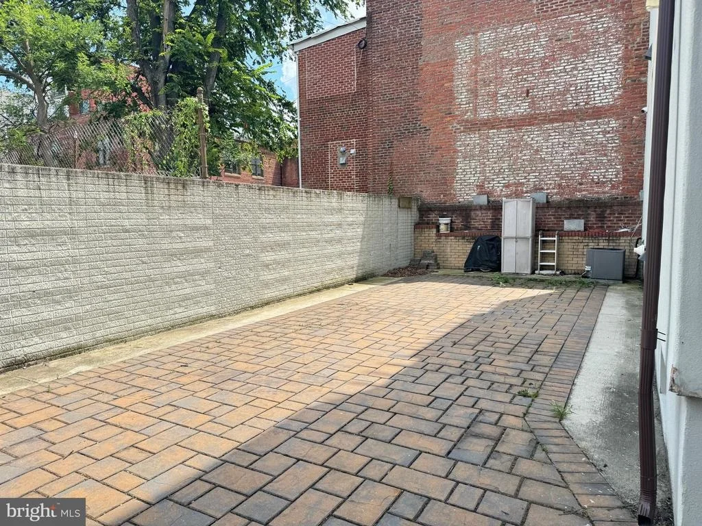 Photo of 915 3RD STREET NE