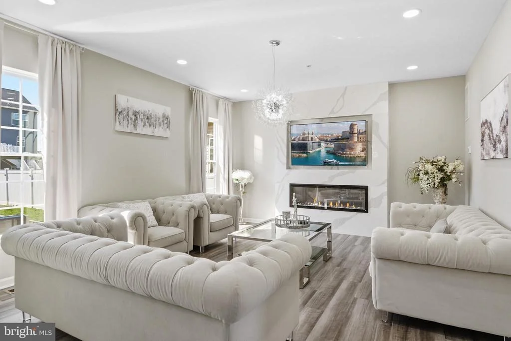 Photo of 23324 LINDSAY DRIVE