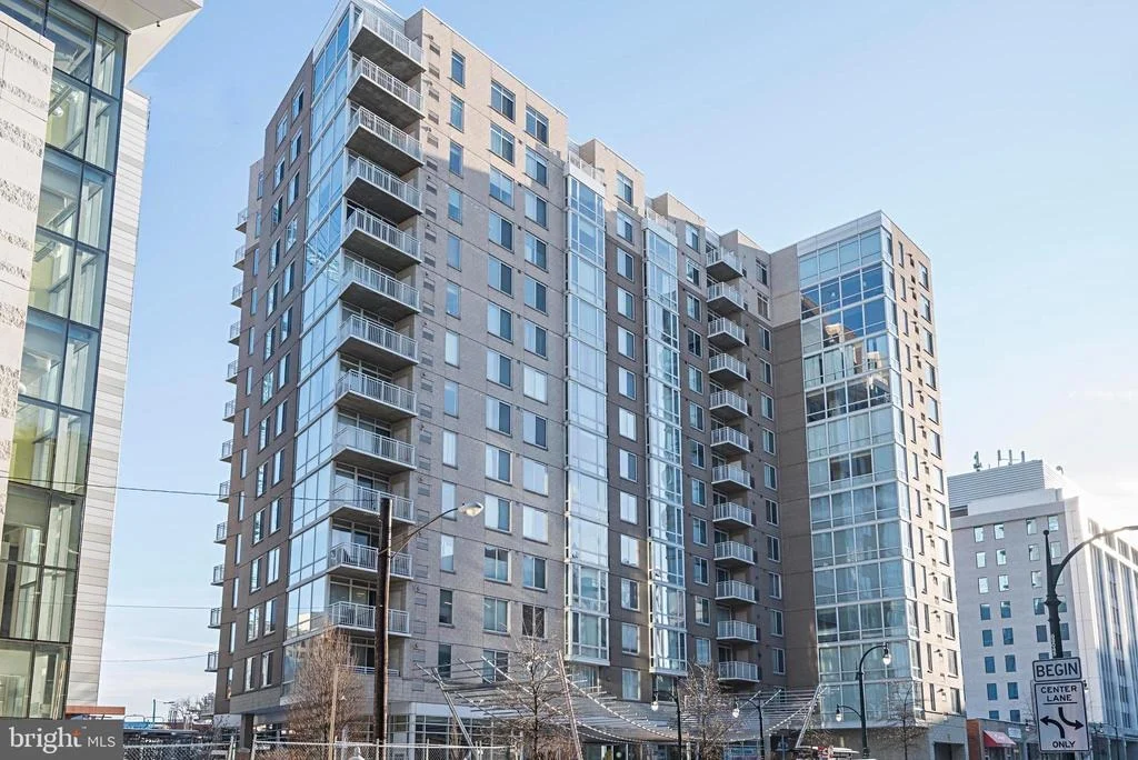 Photo of Unit 405 at 930 WAYNE AVENUE