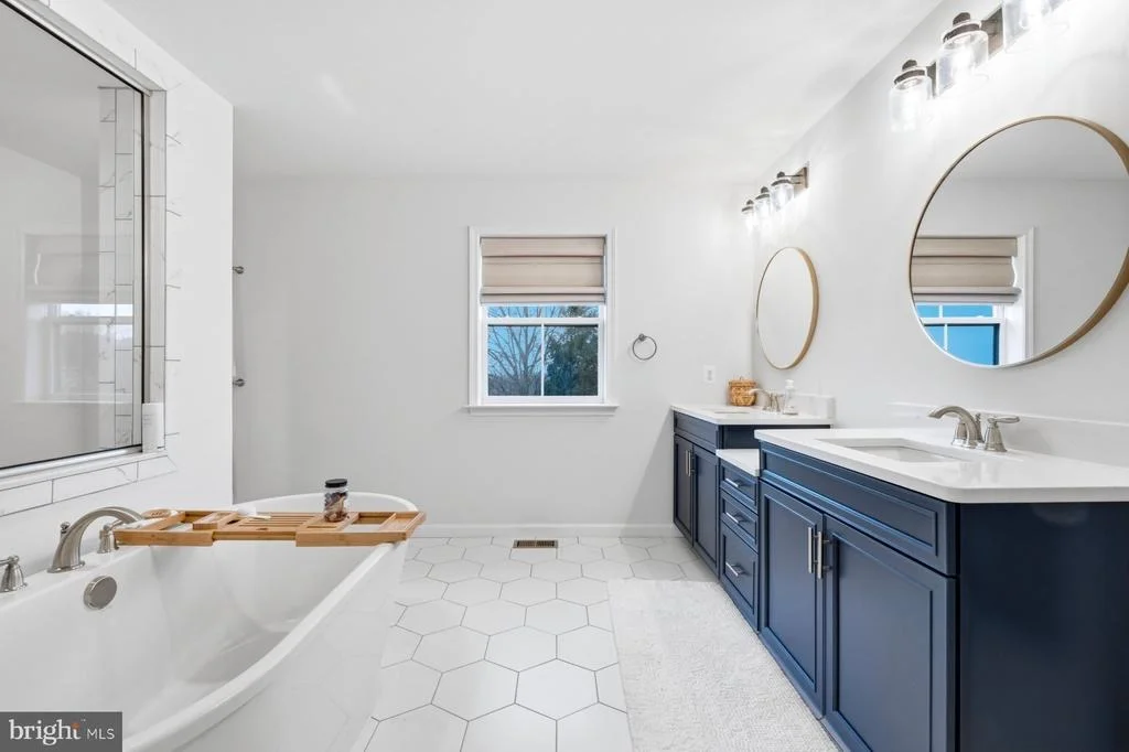 Photo of 2758 HILLFIELD DRIVE