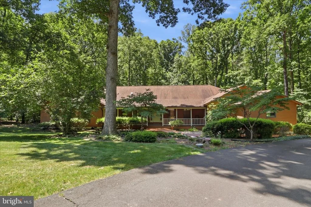 Photo of 6501 COMMONWEALTH COURT