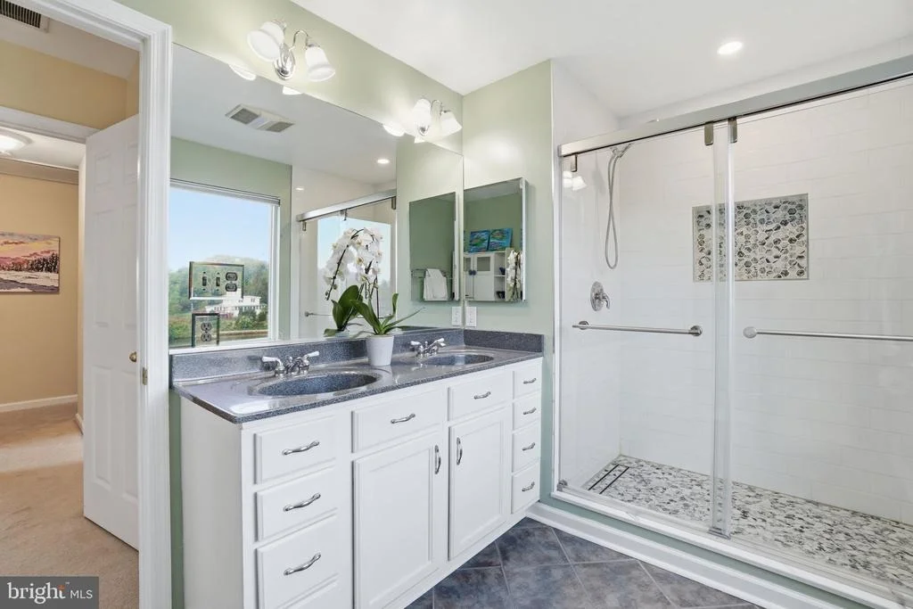 Photo of 426 RIVERSIDE DRIVE