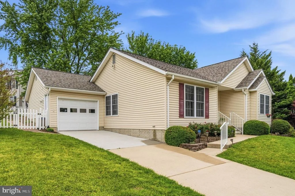 Photo of 704 COLLIER COURT