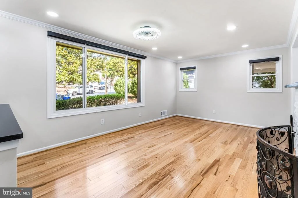 Photo of 6015 FOREST ROAD
