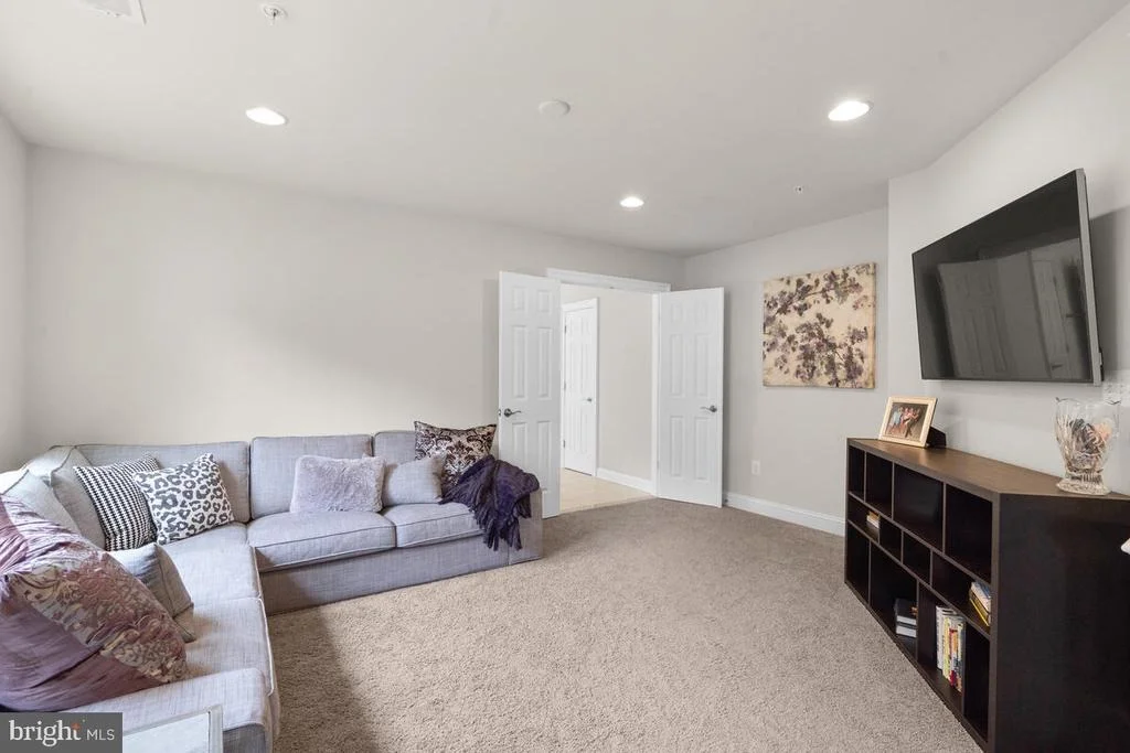Photo of 17110 OLD VIC BOULEVARD