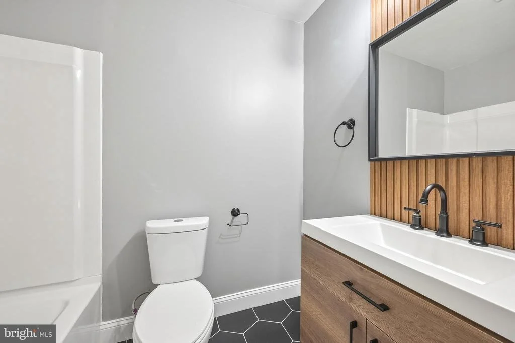 Photo of Unit 204 at 204 BROMLEY ESTATES