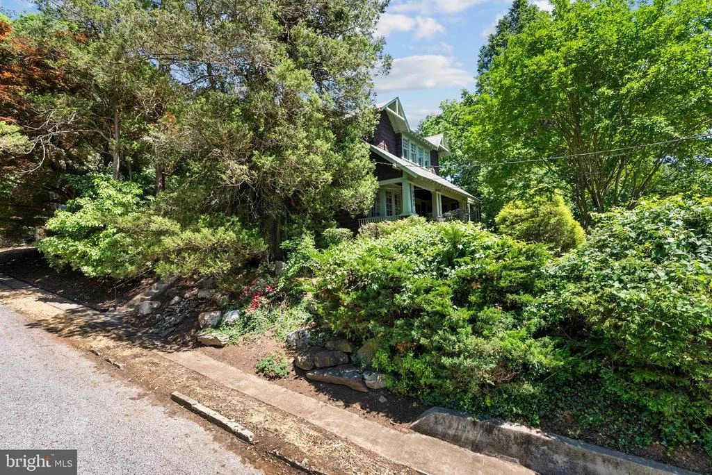 Photo of 4000 WHITE AVENUE