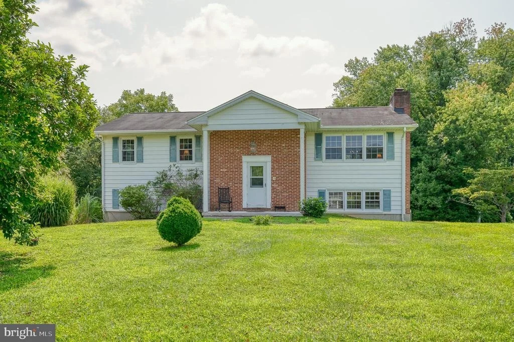 Photo of 1306 GRANDVIEW COURT