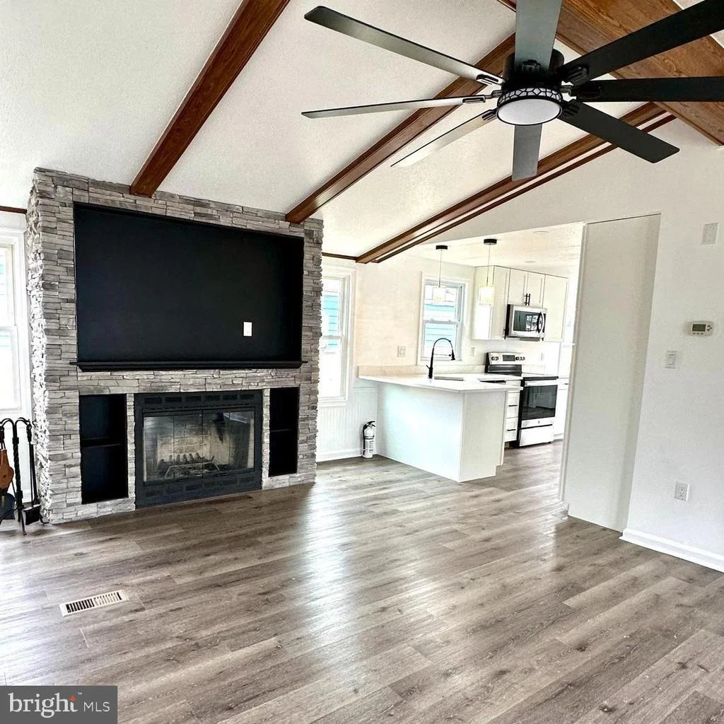 Photo of 606 RED OAK DRIVE