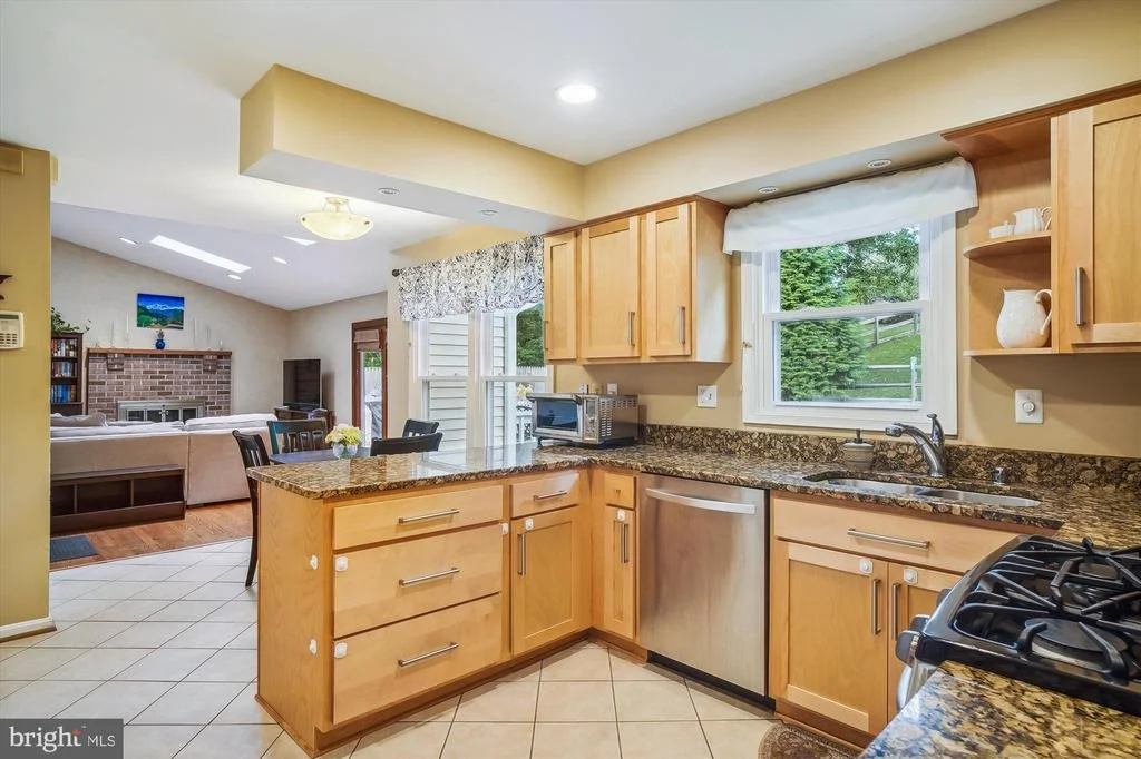 Photo of 2427 HENSLOWE DRIVE