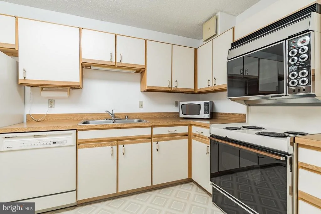 Photo of Unit 1509 at 15101 INTERLACHEN DRIVE