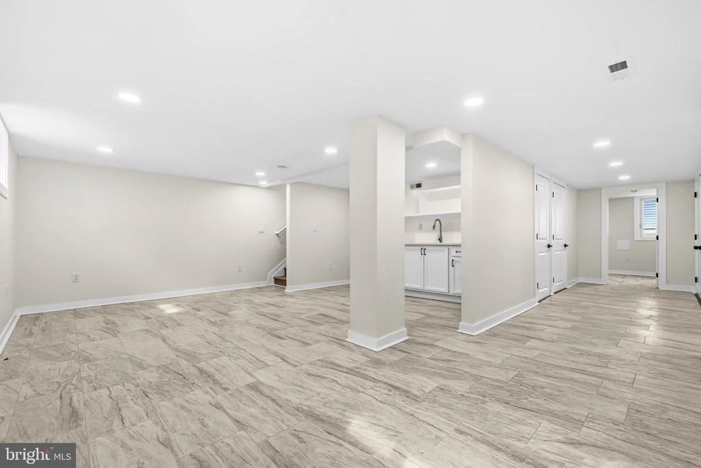Photo of 703 NORTHWEST DRIVE