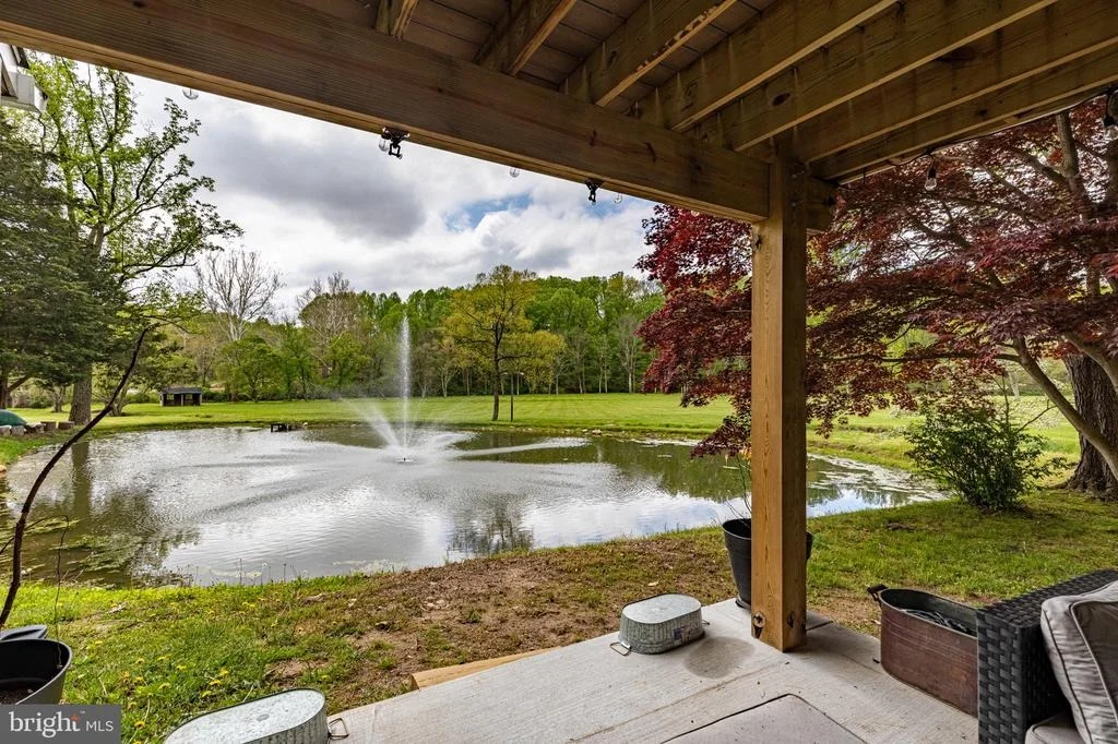 Photo of 2310 PUTNAM ROAD
