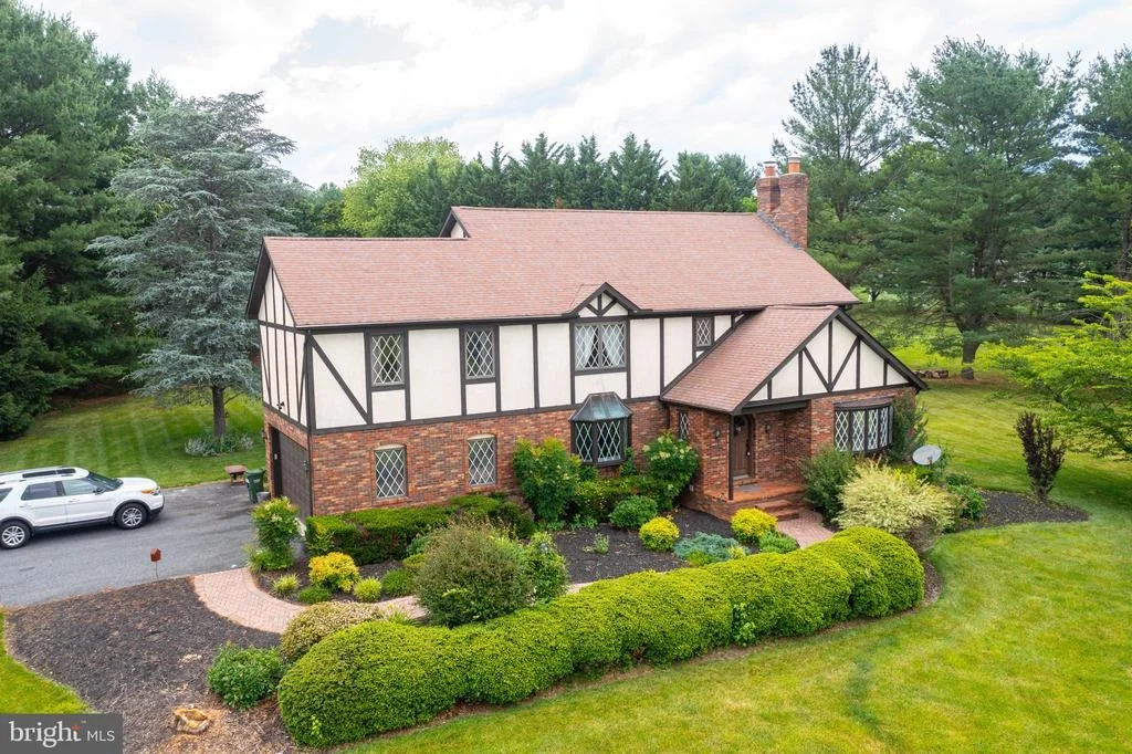Photo of 2300 KINGS ARMS DRIVE