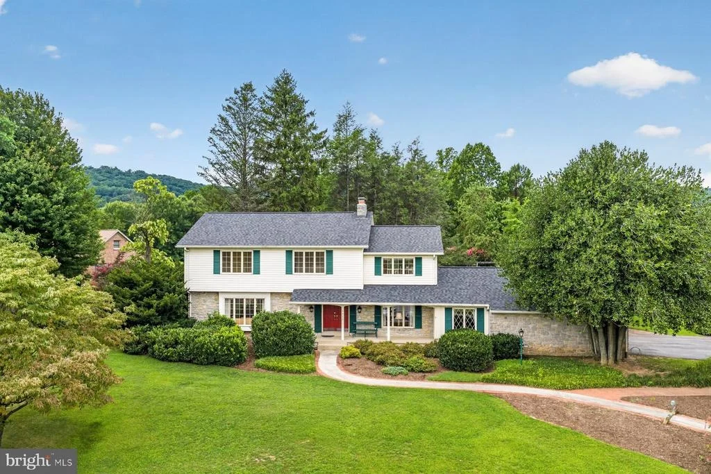 Photo of 6916 SUMMERSWOOD DRIVE