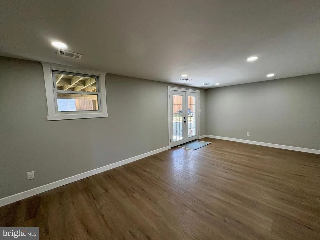 Photo of 925 LONGVIEW AVENUE
