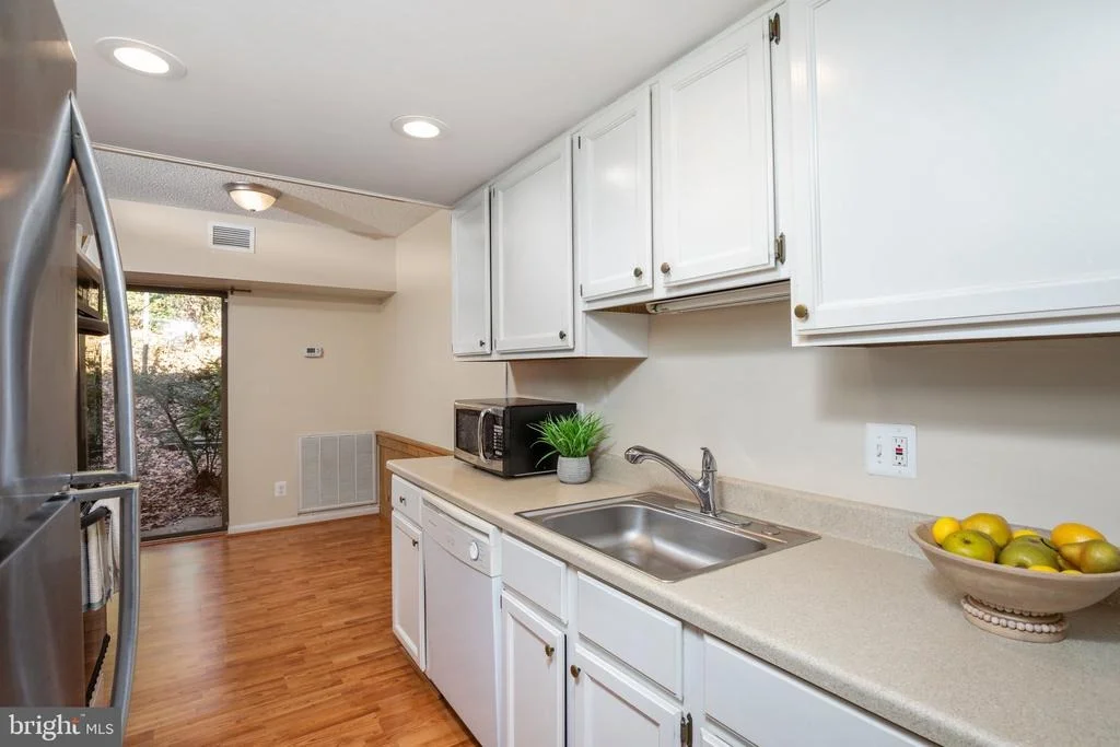 Photo of Unit 901B at 11650 STONEVIEW SQUARE