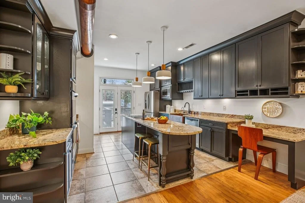 Photo of 1124 G STREET NE