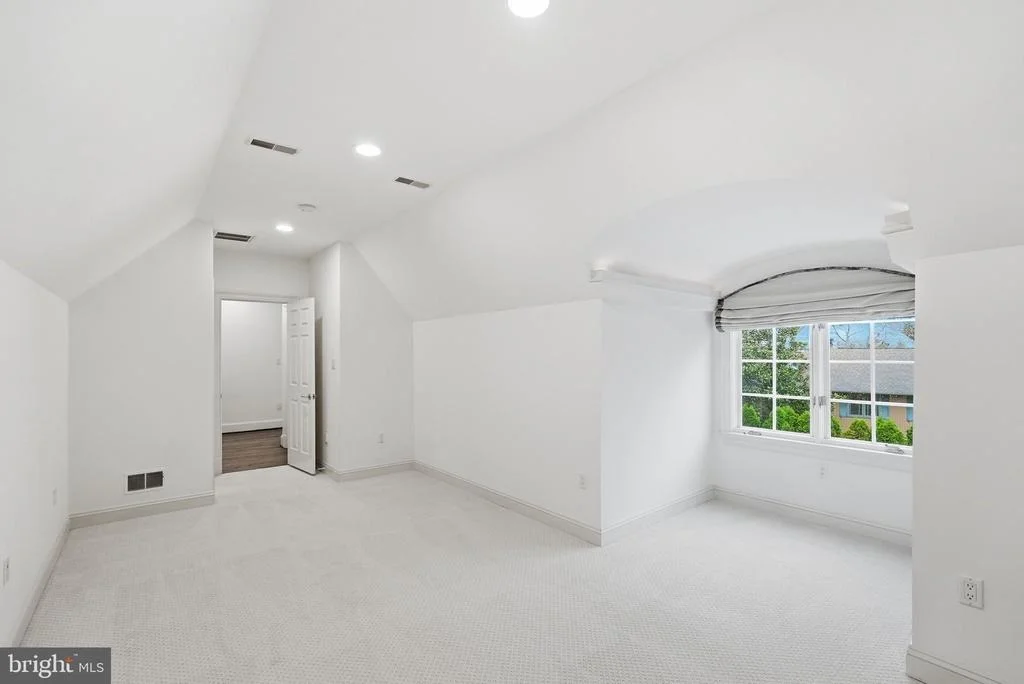 Photo of 904 MACKALL AVENUE