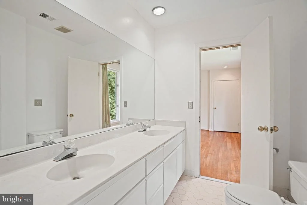 Photo of 10320 GLEN ROAD