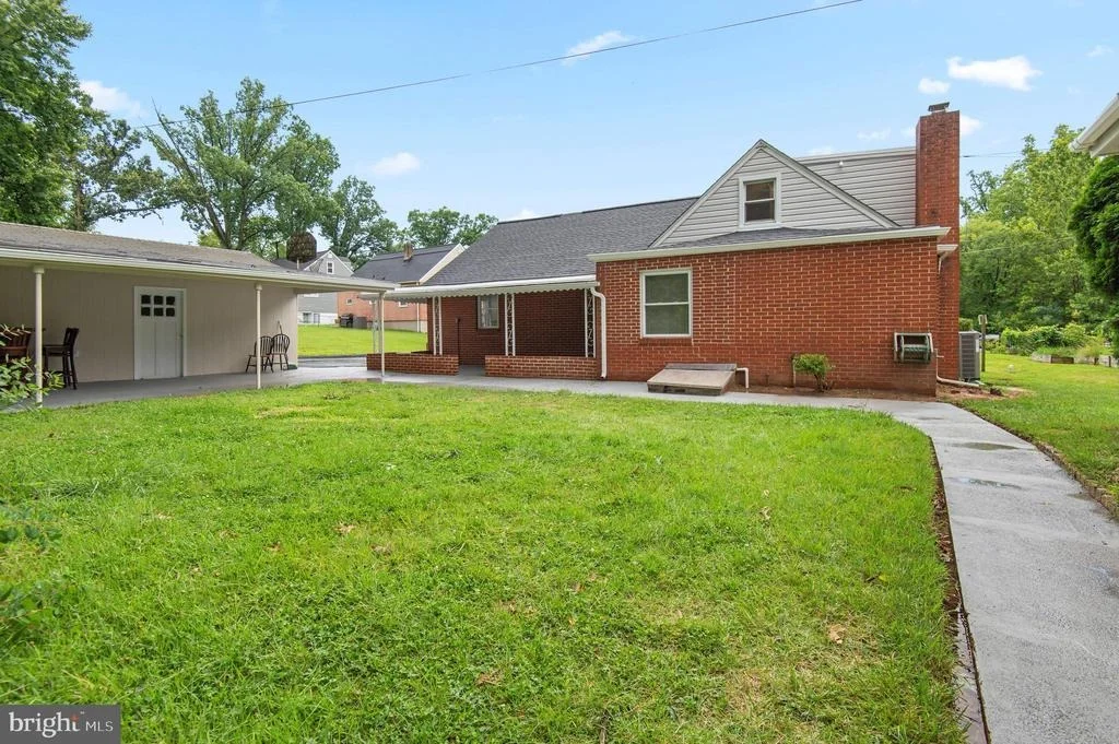 Photo of 1404 SPRING AVENUE