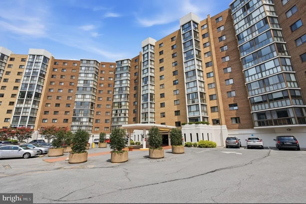 Photo of Unit 4822 at 15100 INTERLACHEN DRIVE