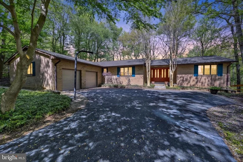 Photo of 6 DREW COURT