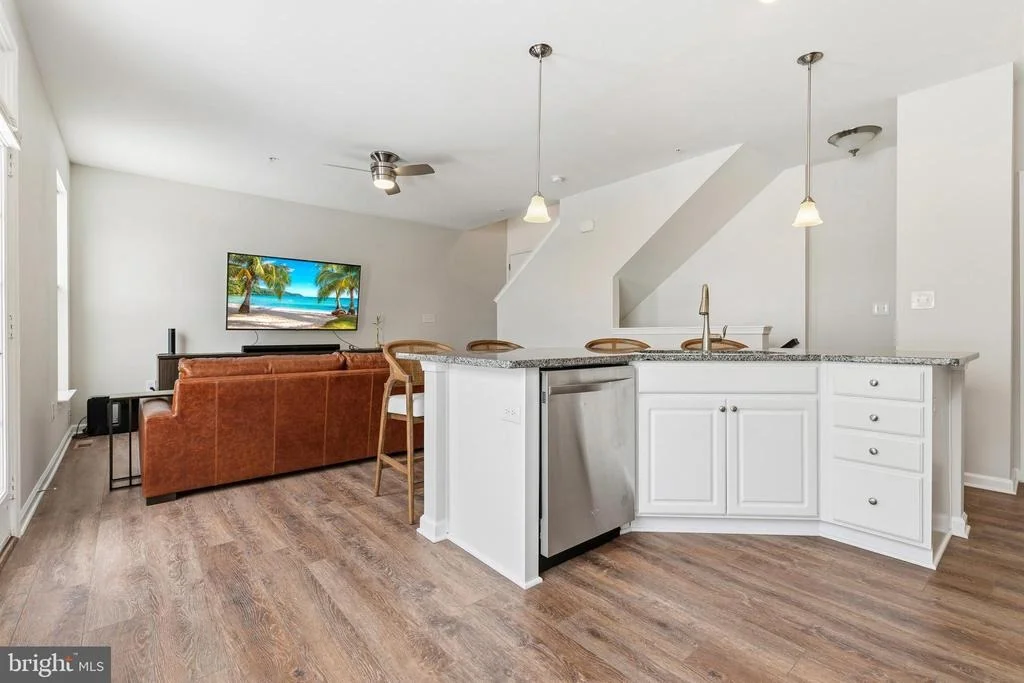 Photo of 5902 FORUM SQUARE