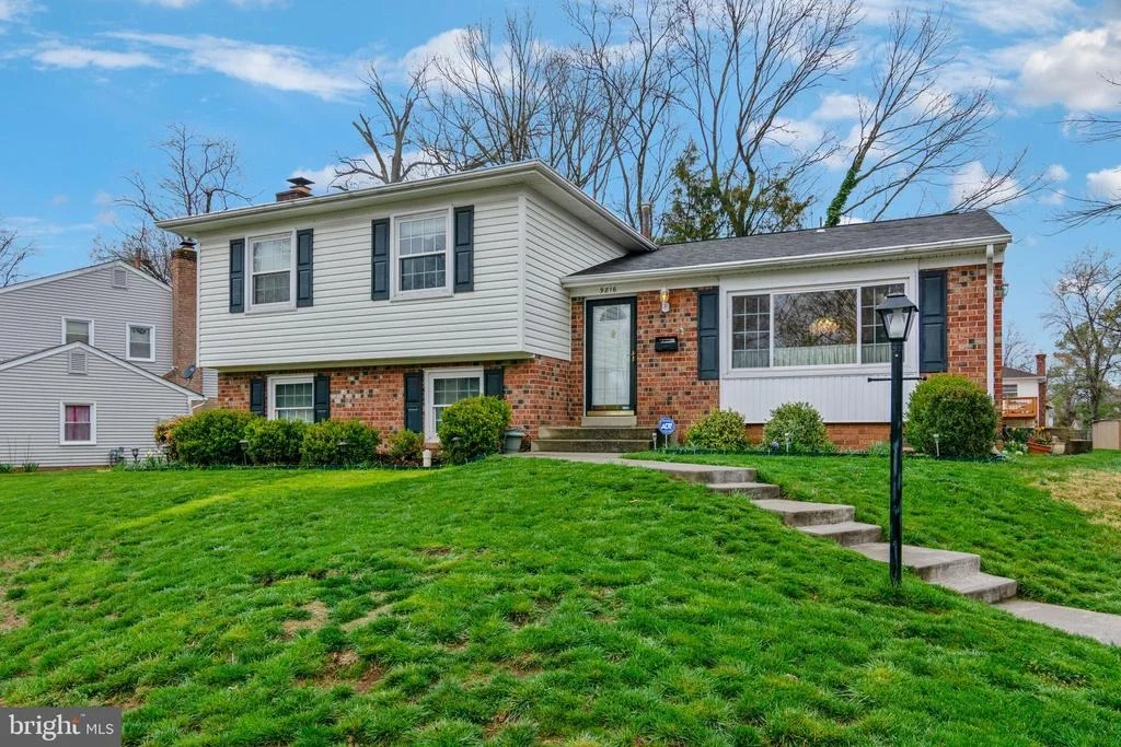 Photo of 9816 GREENVIEW LANE