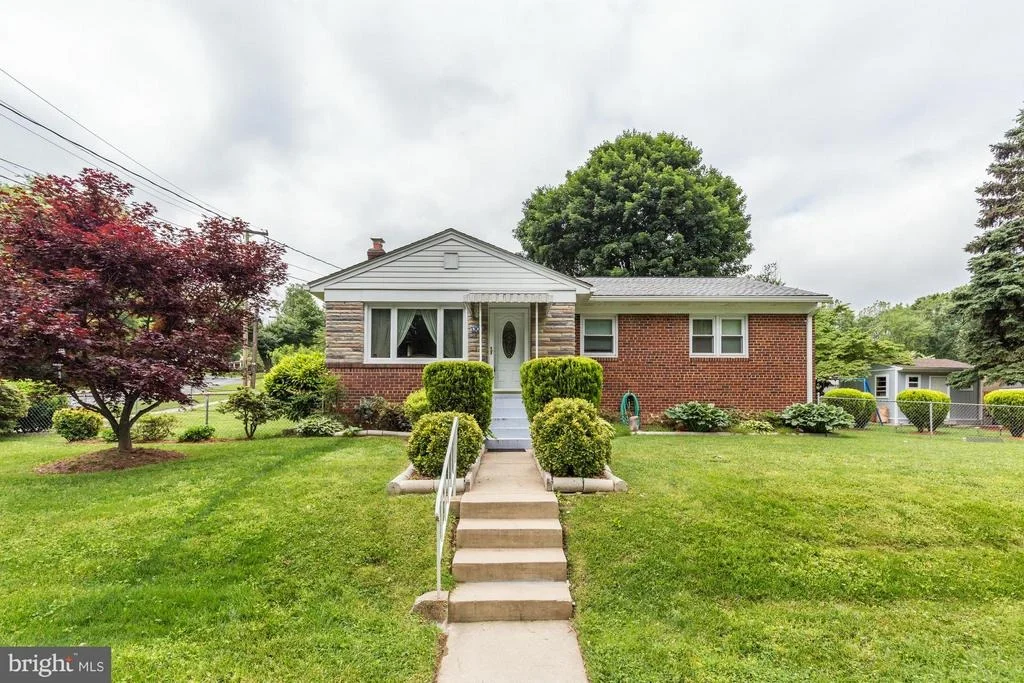 Photo of 1305 OAKVIEW DRIVE