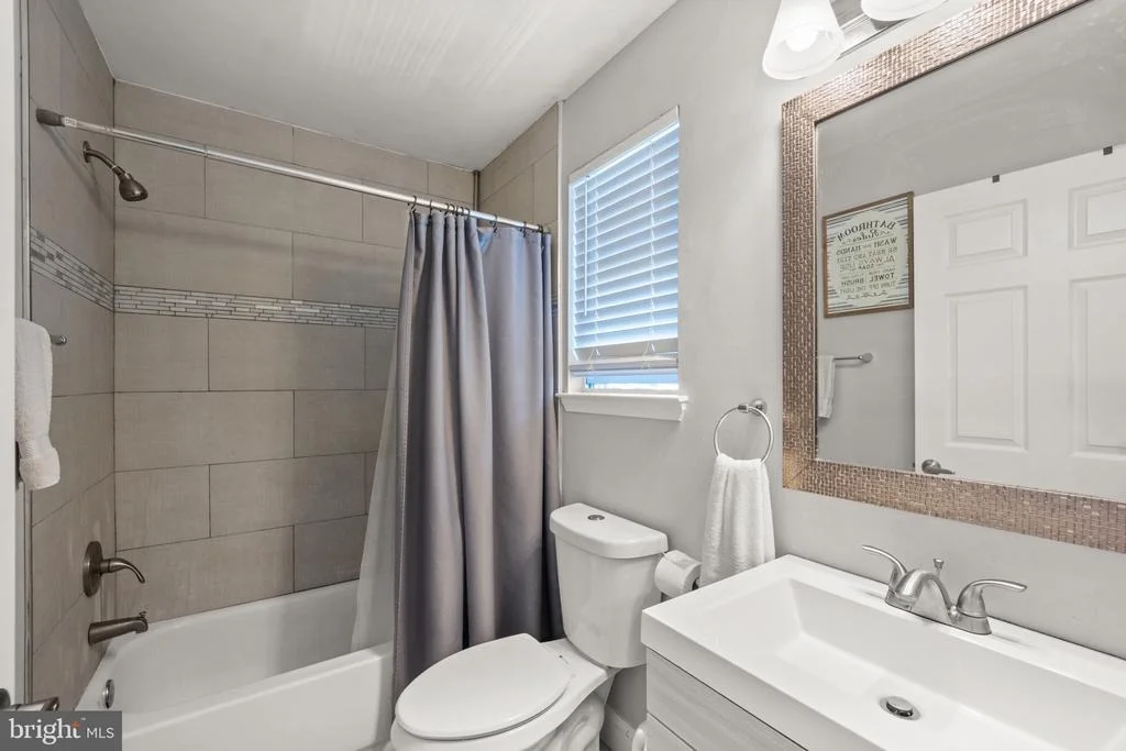 Photo of 64 OAKTON DRIVE