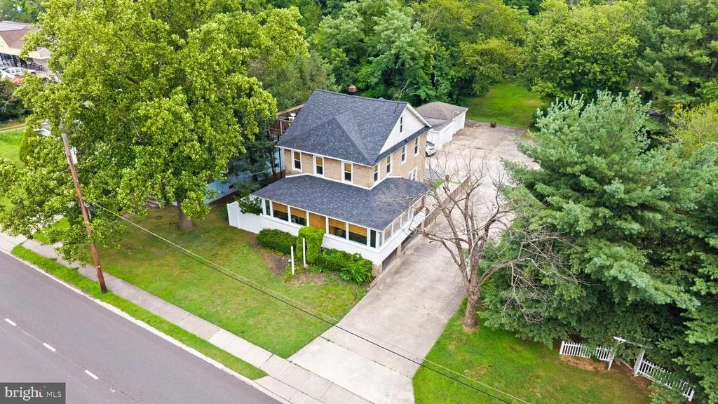 Photo of 1124 MANTUA PIKE