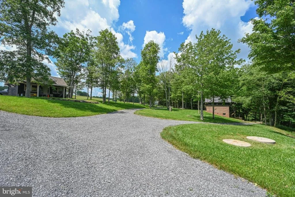 Photo of 415 NAZELROD ROAD