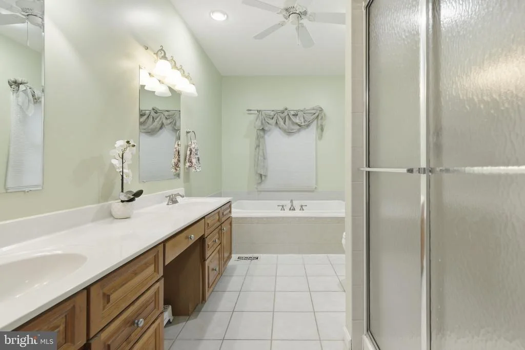 Photo of 922 SIDEHILL DRIVE