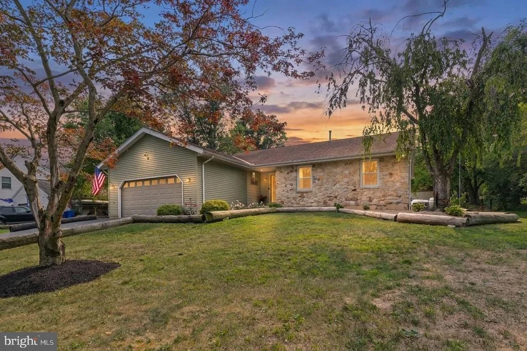 Photo of 223 PINEVIEW DRIVE