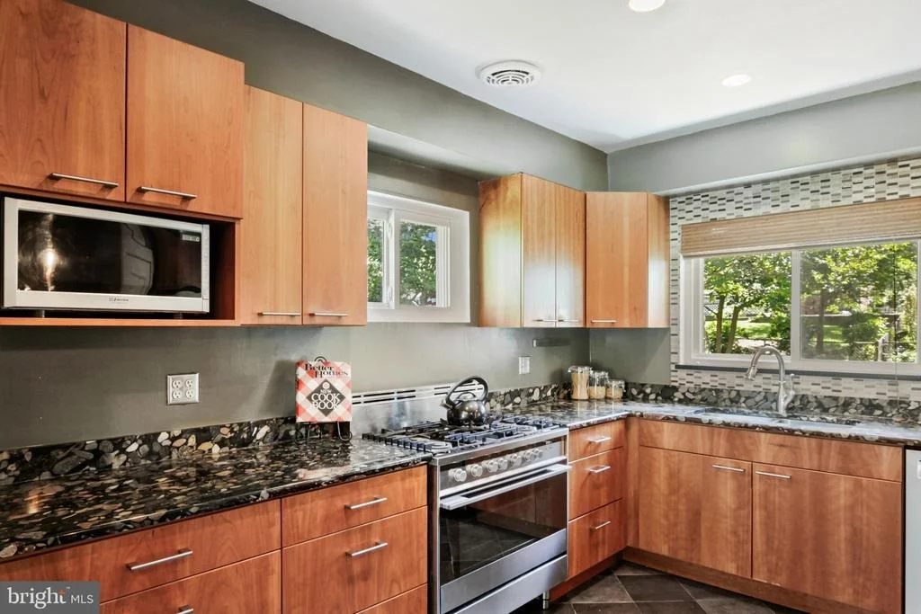 Photo of 10611 BUCKNELL DRIVE