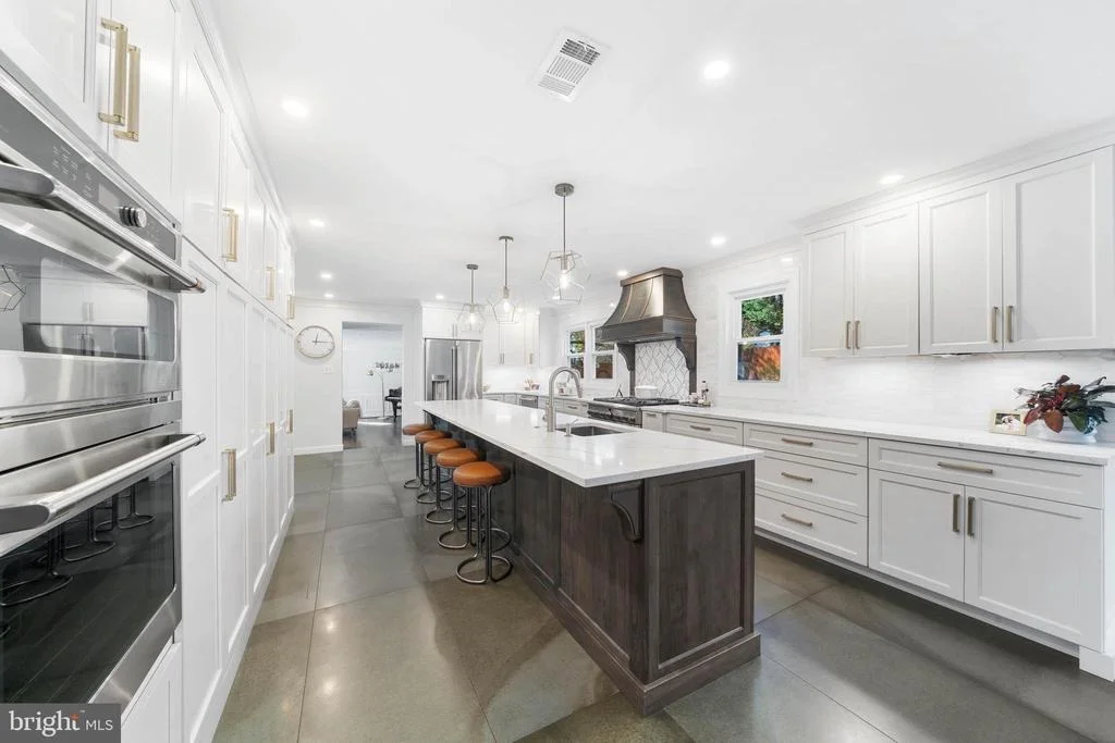 Photo of 15304 WATERGATE ROAD
