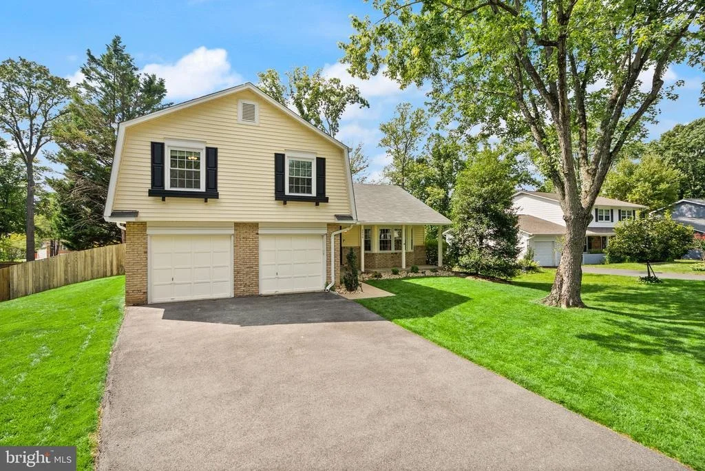 Photo of 8906 TAILCOAT COURT