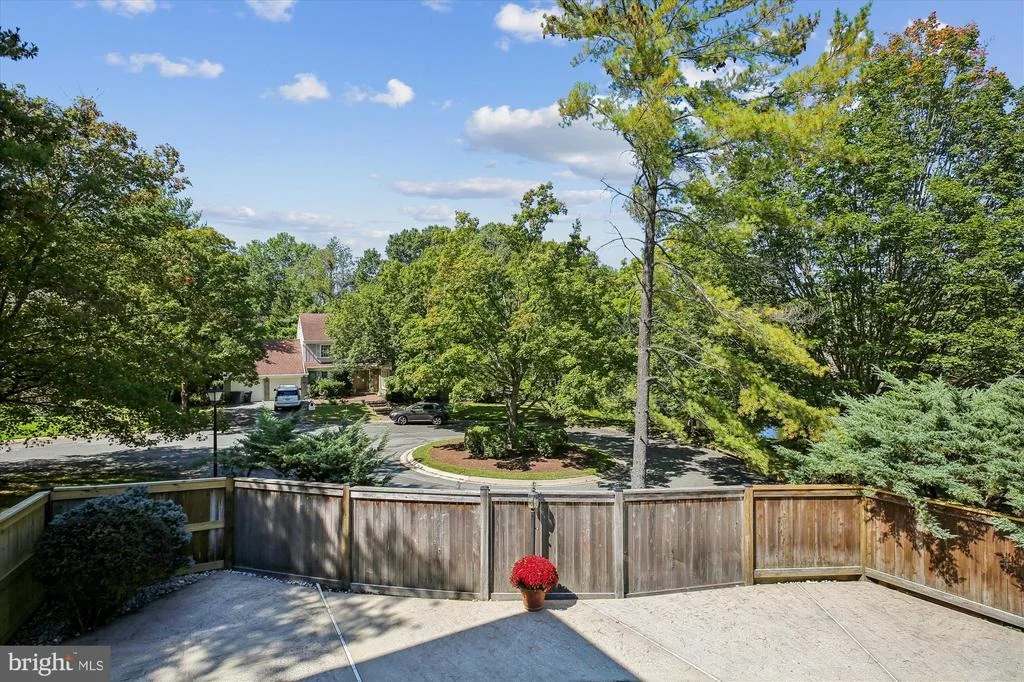 Photo of 9537 FOX HOLLOW