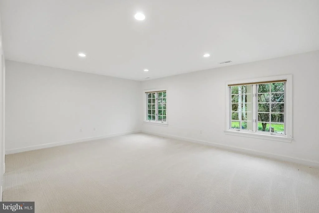 Photo of 904 MACKALL AVENUE