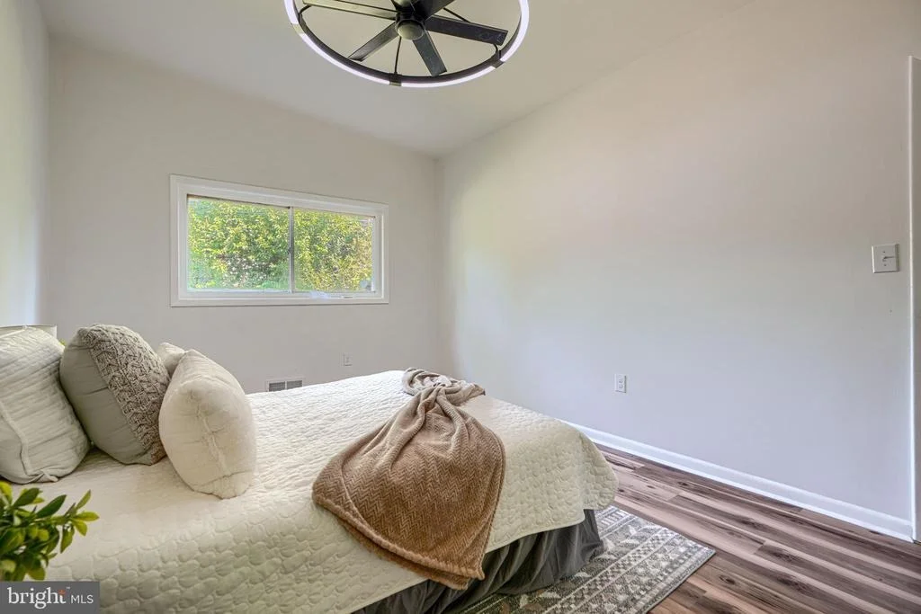 Photo of 6821 BARNETT ROAD