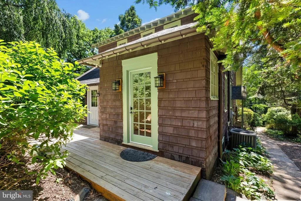 Photo of 4000 WHITE AVENUE