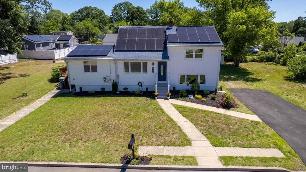 Photo of 341 LARCH AVENUE