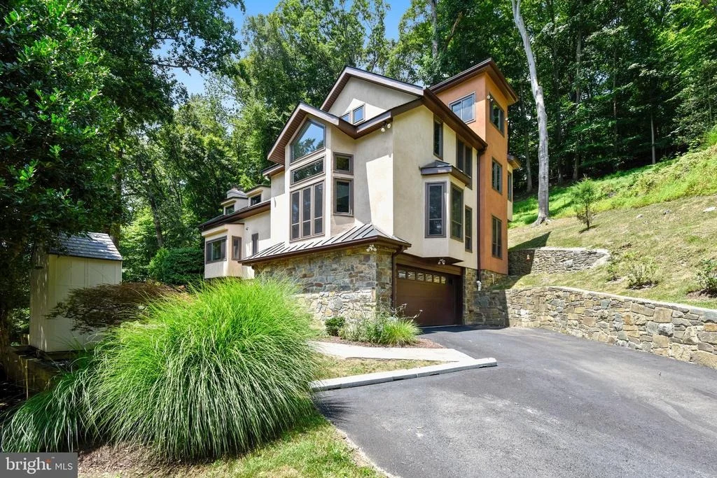 Photo of 9919 MACARTHUR BOULEVARD